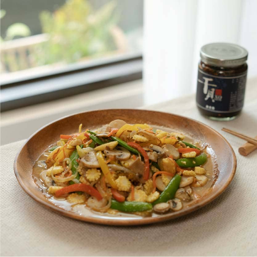 加入鹽及胡椒調味,拌炒均勻即完成!