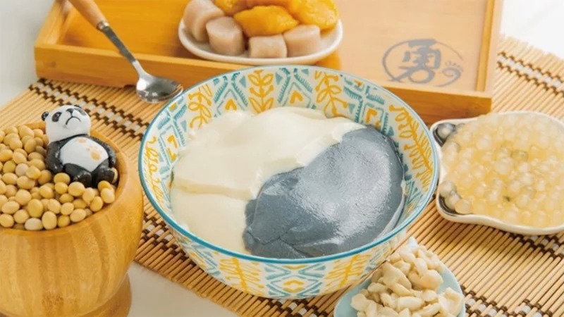 來到西湖服務區，必得嘗一碗招牌的「熊貓嫩豆花」。 圖／新東陽 提供