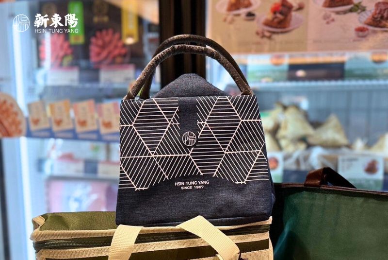 活動三｜購買新東陽「冰心粽」贈環保保冷袋（藍）