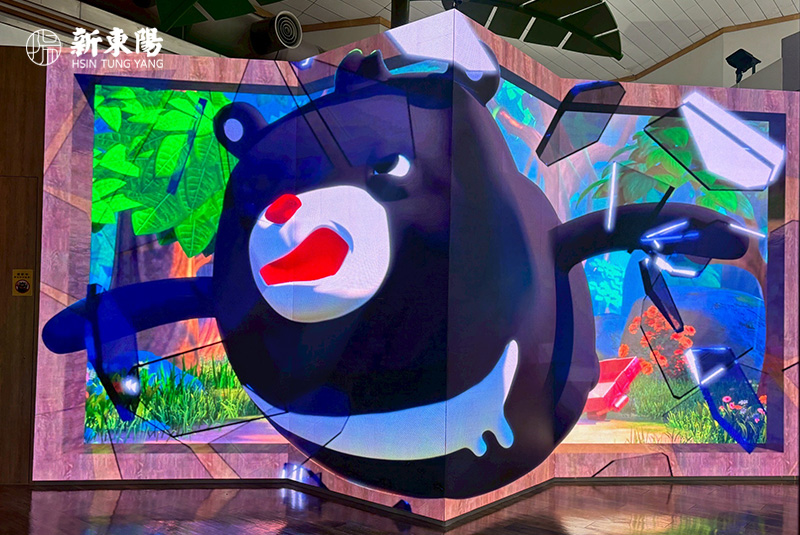 在新東陽國道關西服務區體驗裸視3D動畫，享受「好好玩」的樂趣。