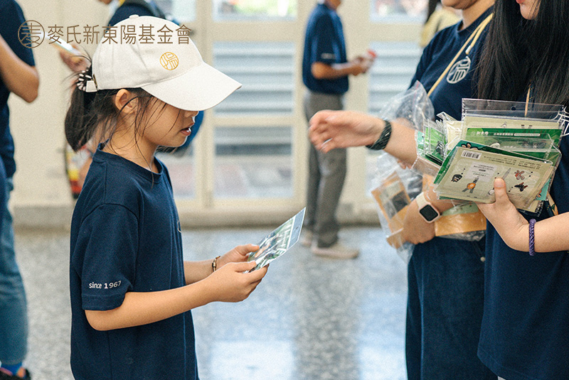 新東陽基金會贈送以台灣保育動物為主題的伴手禮筆套