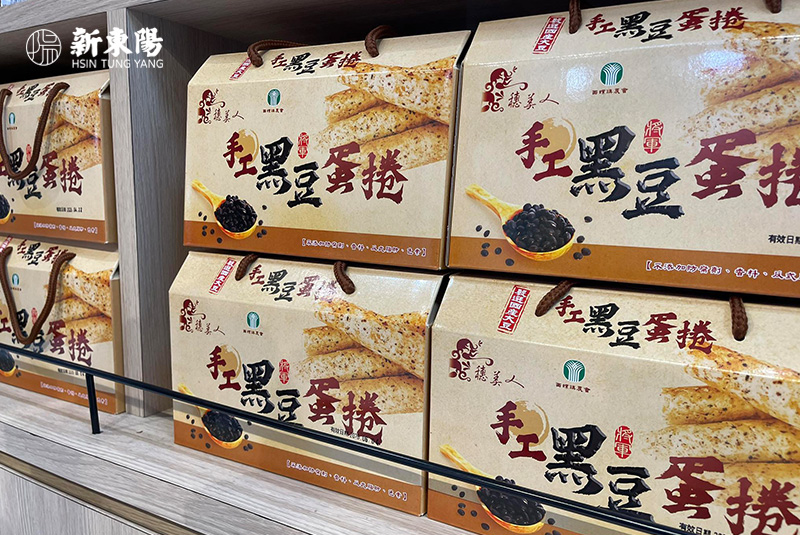 雲林西螺將軍企業社的黑豆蛋捲成品，呈現獨特黑豆香與蛋奶香的完美結合