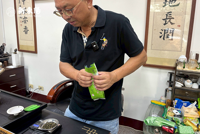 百香自然生態茶園茶葉產品，台灣好茶沖泡茶湯畫面