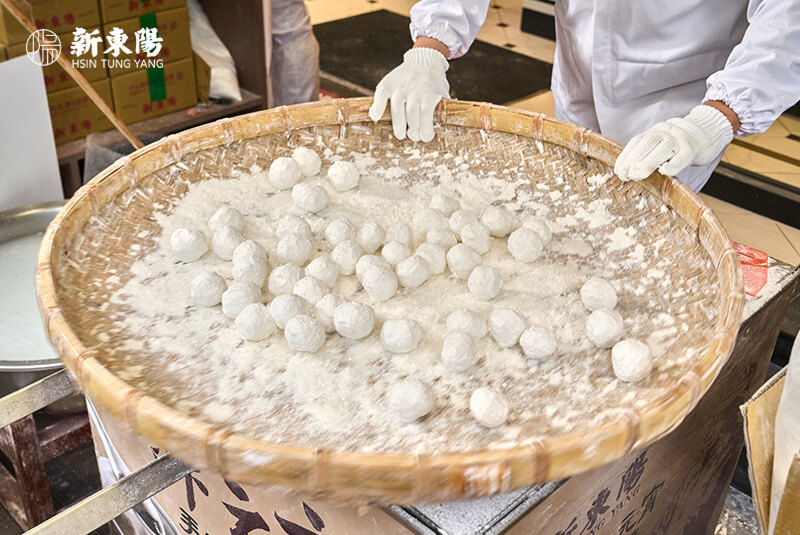 新東陽職人現搖元宵：傳承古法工拖拉滾雪球工藝