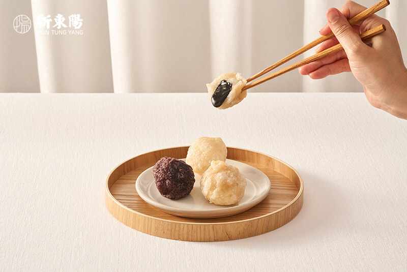 新東陽炸元宵做法分享：180度油炸5-7分鐘，讓表面呈現黃金色，呈現外酥內軟流心口感