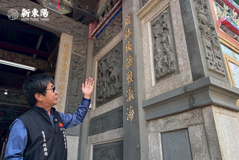 走進作為古蹟的廣福宮,門前精緻的石雕訴說著古老的期盼