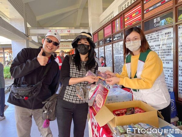 ▲全台家扶舉辦124場新春義賣，協助弱勢貧童生活所需、安心學習。（圖／南投家扶中心提供）南投服務區/南投休息站